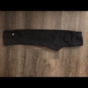 Bundle of 2 Lululemon cropped leggings